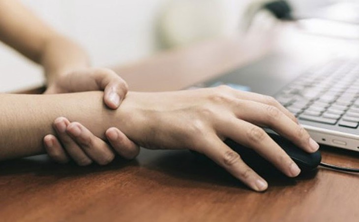 Điều trị hội chứng ống cổ tay bằng cách nào? - Ảnh 1.