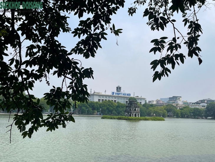Hà Nội ngày đầu thu, dịu dàng đến nao lòng - Ảnh 7.