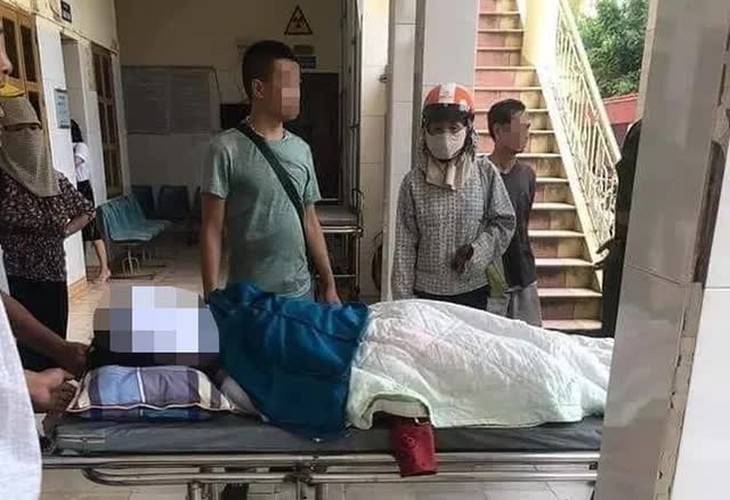 Diễn biến mới nhất vụ nam sinh lớp 11 bị đâm tử vong sau khi đến trường nhận đồng phục - Ảnh 2. Diễn biến mới nhất vụ nam sinh lớp 11 bị đâm tử vong sau khi đến trường nhận đồng phục - Ảnh 2.