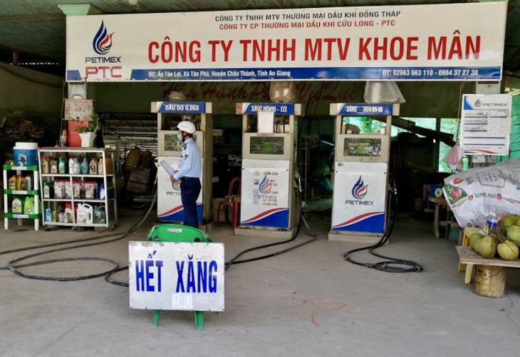 Hàng loạt cây xăng ở An Giang hết hàng, Cục QLTT họp khẩn với các đầu mối xăng dầu - Ảnh 1. Hàng loạt cây xăng ở An Giang hết hàng, Cục QLTT họp khẩn với các đầu mối xăng dầu - Ảnh 1.