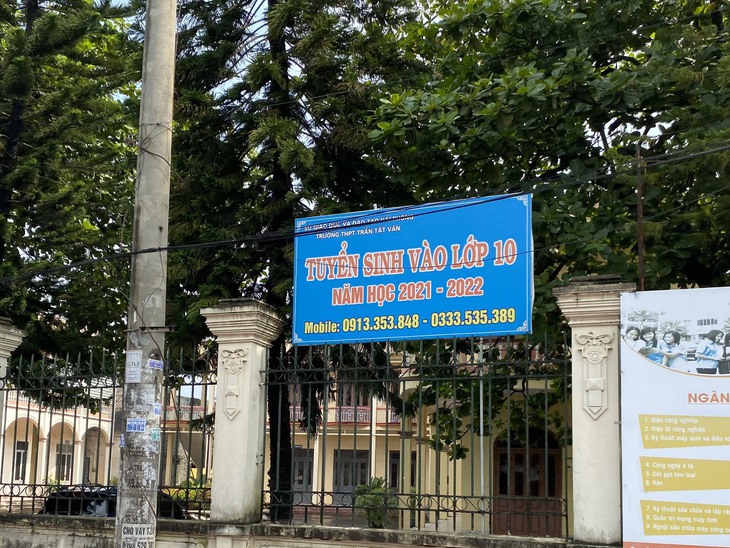 Diễn biến mới nhất vụ nam sinh lớp 11 bị đâm tử vong sau khi đến trường nhận đồng phục - Ảnh 4. Diễn biến mới nhất vụ nam sinh lớp 11 bị đâm tử vong sau khi đến trường nhận đồng phục - Ảnh 4.