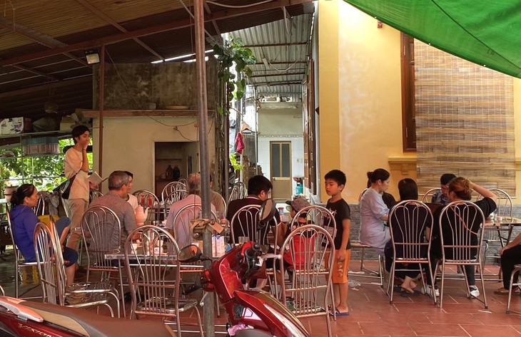 Diễn biến mới nhất vụ nam sinh lớp 11 bị đâm tử vong sau khi đến trường nhận đồng phục - Ảnh 3. Diễn biến mới nhất vụ nam sinh lớp 11 bị đâm tử vong sau khi đến trường nhận đồng phục - Ảnh 3.