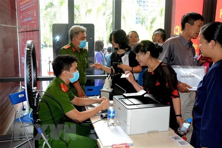 Địa phương nào sẽ bắn pháo hoa dịp nghỉ lễ Quốc khánh 2/9?; Ai được quyền kiểm tra, giữ Căn cước công dân? - Ảnh 4. Địa phương nào sẽ bắn pháo hoa dịp nghỉ lễ Quốc khánh 2/9?; Ai được quyền kiểm tra, giữ Căn cước công dân? - Ảnh 4.