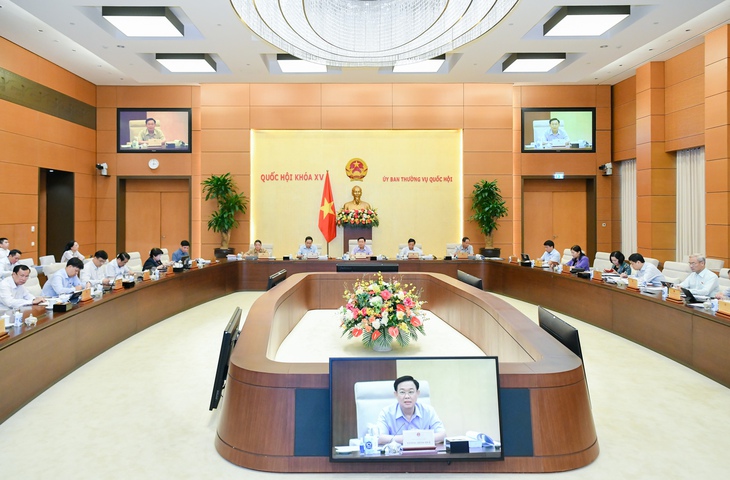 'Bộ Y tế sẵn sàng chuyển giao nếu BHXH Việt Nam đảm đương việc đấu thầu tập trung thuốc, thiết bị y tế' - Ảnh 2. 'Bộ Y tế sẵn sàng chuyển giao nếu BHXH Việt Nam đảm đương việc đấu thầu tập trung thuốc, thiết bị y tế' - Ảnh 2.
