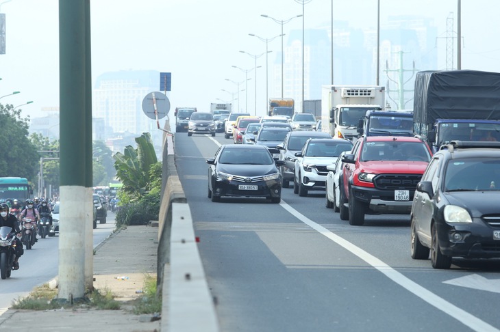 CSGT Hà Nội xử lý nhiều vi phạm ngày đầu tuần tra trên đường vành đai 3 - Ảnh 3. CSGT Hà Nội xử lý nhiều vi phạm ngày đầu tuần tra trên đường vành đai 3 - Ảnh 3.