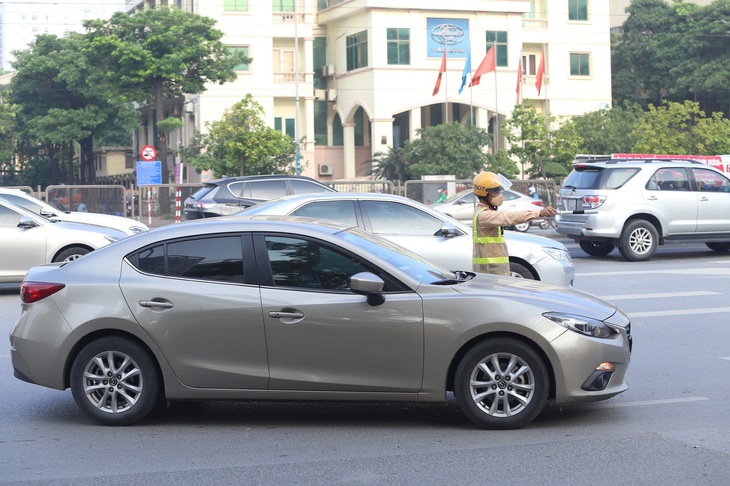 CSGT Hà Nội xử lý nhiều vi phạm ngày đầu tuần tra trên đường vành đai 3 - Ảnh 6. CSGT Hà Nội xử lý nhiều vi phạm ngày đầu tuần tra trên đường vành đai 3 - Ảnh 6.