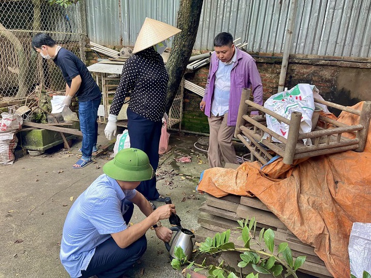 Hà Nội yêu cầu tổng vệ sinh môi trường để đẩy lùi dịch sốt xuất huyết - Ảnh 2.