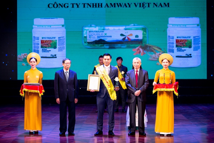 Amway Việt Nam lần thứ 10 vinh dự nhận giải thưởng "Sản phẩm vàng vì sức khỏe cộng đồng" - Ảnh 1.