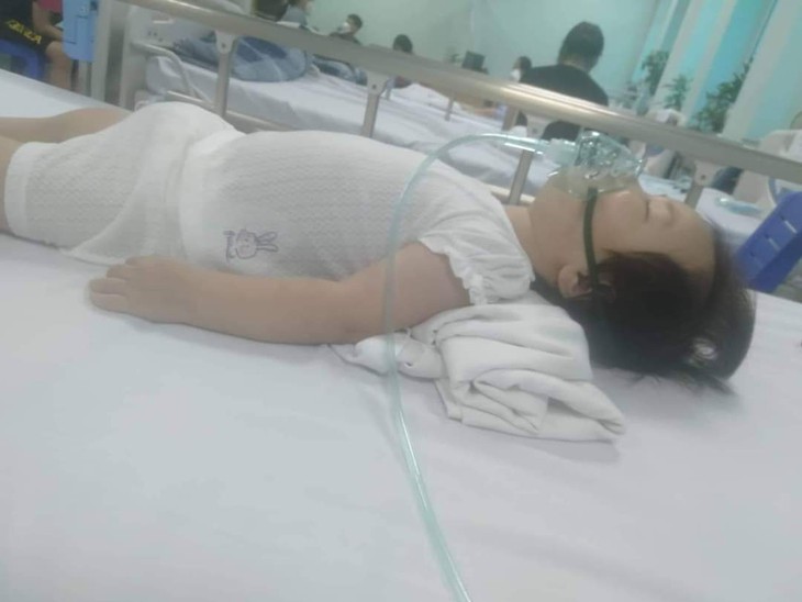 Sự sống mong manh của bé gái 21 tháng tuổi mắc bệnh hiểm nghèo - Ảnh 1.