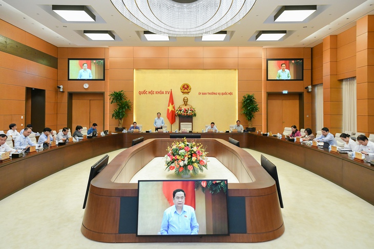 Cố gắng từng ngày, từng giờ, làm ngày làm đêm để hoàn thành dự án Luật Khám bệnh, chữa bệnh (sửa đổi) - Ảnh 2. Cố gắng từng ngày, từng giờ, làm ngày làm đêm để hoàn thành dự án Luật Khám bệnh, chữa bệnh (sửa đổi) - Ảnh 2.