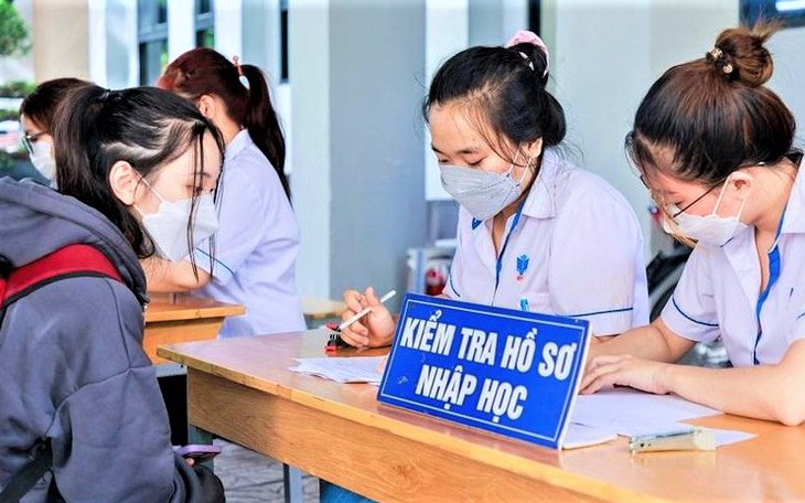 Tân sinh viên cần chuẩn bị giấy tờ gì để nộp khi trúng tuyển đại học?