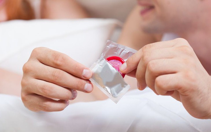 Sử dụng đúng cách bao cao su để phòng tránh HIV hiệu quả