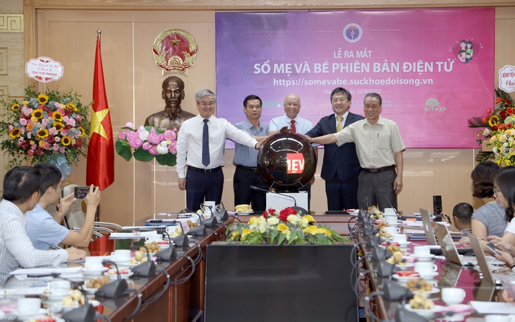 Thứ trưởng Bộ Y tế: Sổ theo dõi sức khỏe mẹ và bé phiên bản điện tử là một phần không tách rời của Hồ sơ sức khỏe toàn dân