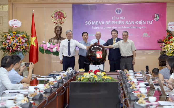 Thứ trưởng Bộ Y tế: Sổ theo dõi sức khỏe mẹ và bé phiên bản điện tử là một phần không tách rời của Hồ sơ sức khỏe toàn dân - Ảnh 1.