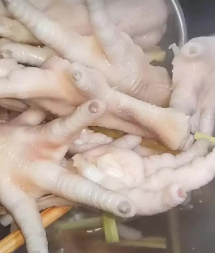 Công thức làm chân gà nướng bằng nồi chiên không dầu rất ngon, lại nhanh và tiện - Ảnh 3.