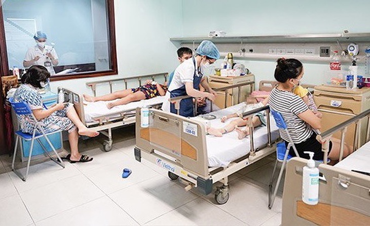 5 triệu chứng điển hình khi trẻ mắc Adenovirus, lúc nào cần đến viện thăm khám kịp thời? - Ảnh 1.