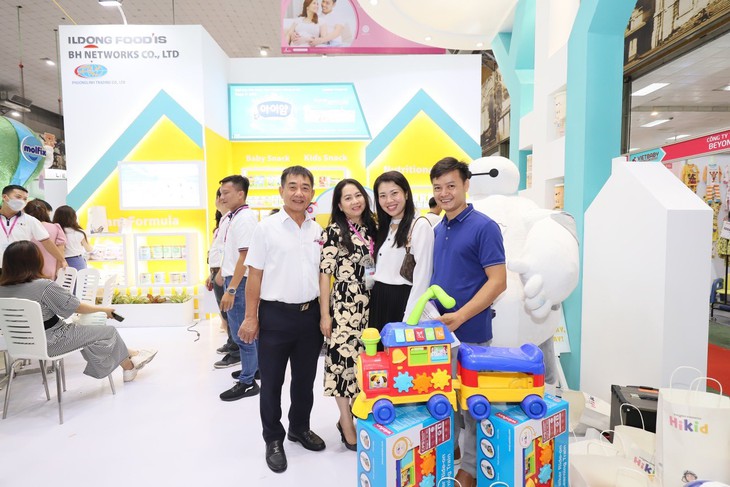 "Mưa" quà tặng tại Hội chợ triển lãm Vietbaby Fair 2022 - Ảnh 3.