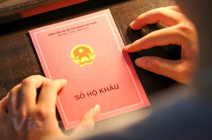 4 trường hợp thay đổi thông tin nào thì công dân bị thu hồi sổ hộ khẩu giấy? - Ảnh 2.