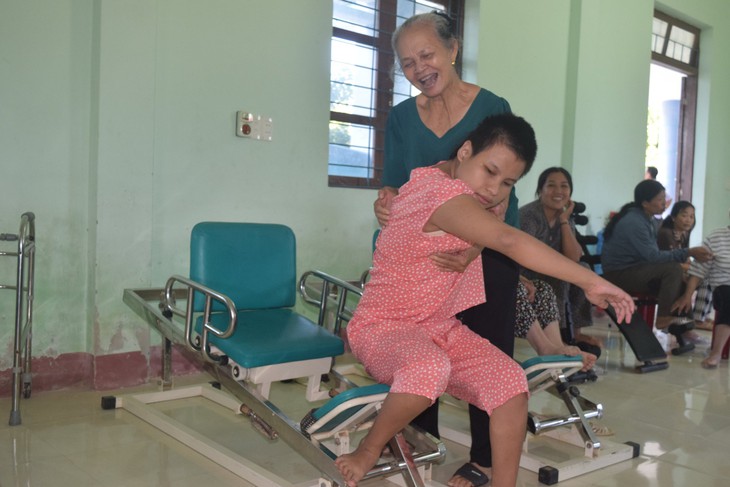 Những con người 20 năm trường nặng lòng với trẻ khiếm khuyết - Ảnh 4.