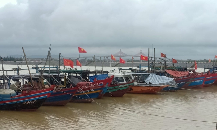 Hà Tĩnh chủ động nhiều phương án ứng phó với bão Noru - Ảnh 1.