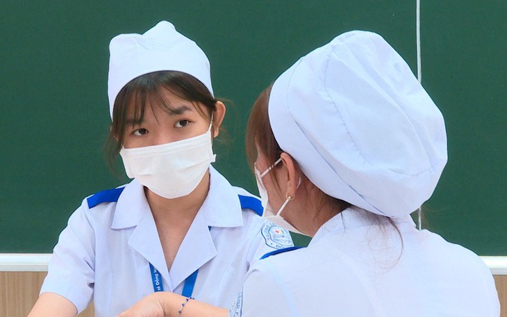 Nhóm ngành sức khỏe thiếu chỉ tiêu, nhiều trường đại học Y Dược tuyển bổ sung số lượng lớn