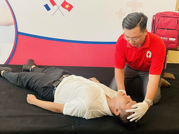 TP.HCM: 300 dược sĩ được đào tạo sơ cấp cứu y tế - Ảnh 1.