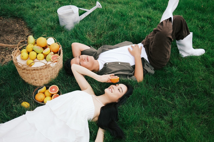 Trường Giang và Nhã Phương chính thức khoe cô con gái nhỏ - Ảnh 2.