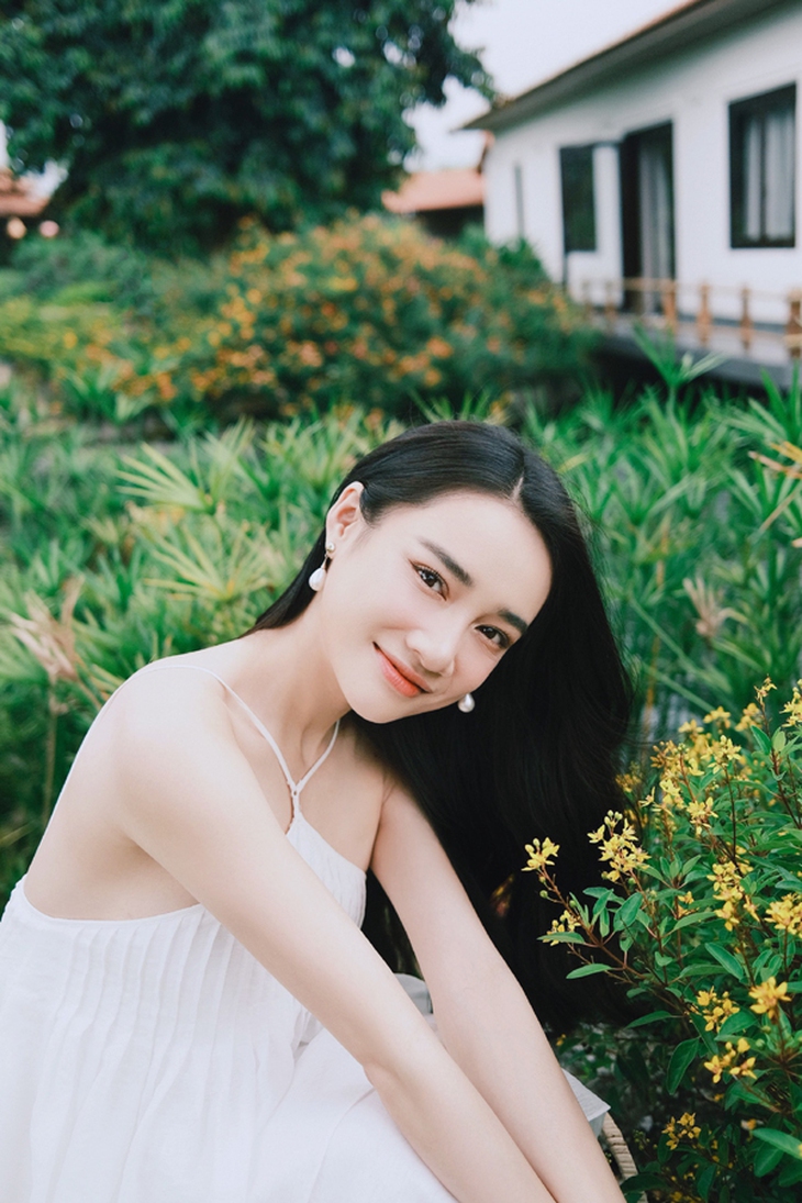 Trường Giang và Nhã Phương chính thức khoe cô con gái nhỏ - Ảnh 3.