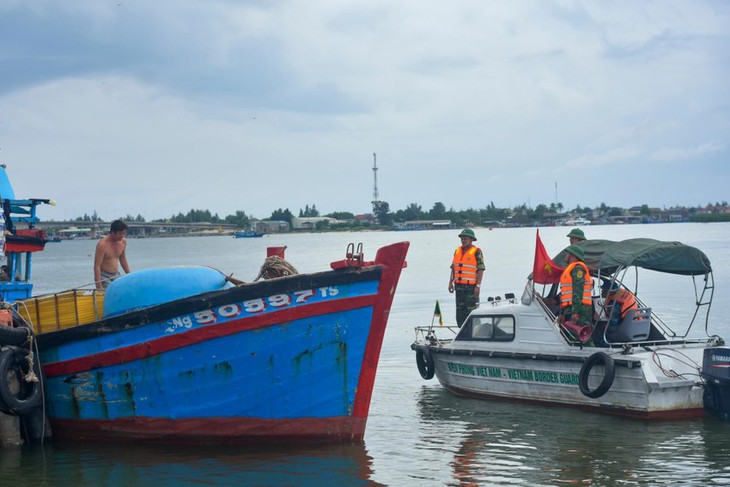Sẵn sàng đưa người dân huyện đảo Cồn Cỏ vào hầm trú ẩn để tránh bão số 4 - Ảnh 1.