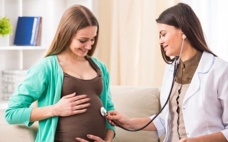 Từ ca sinh con ở tuổi 63 và những biến chứng nguy hiểm có thể gặp khi mang thai ở phụ nữ lớn tuổi