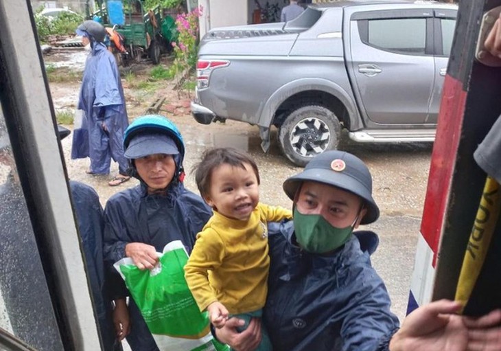 Thủ tướng: 'Cương quyết di dời dân khỏi vùng nguy hiểm, cần thiết thì cưỡng chế sơ tán' - Ảnh 4.