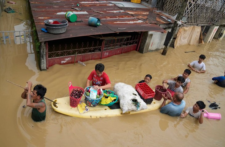 Siêu bão Noru gây thiệt hại khổng lồ đối với nền kinh tế Philippines - Ảnh 4. Siêu bão Noru gây thiệt hại khổng lồ đối với nền kinh tế Philippines - Ảnh 4.