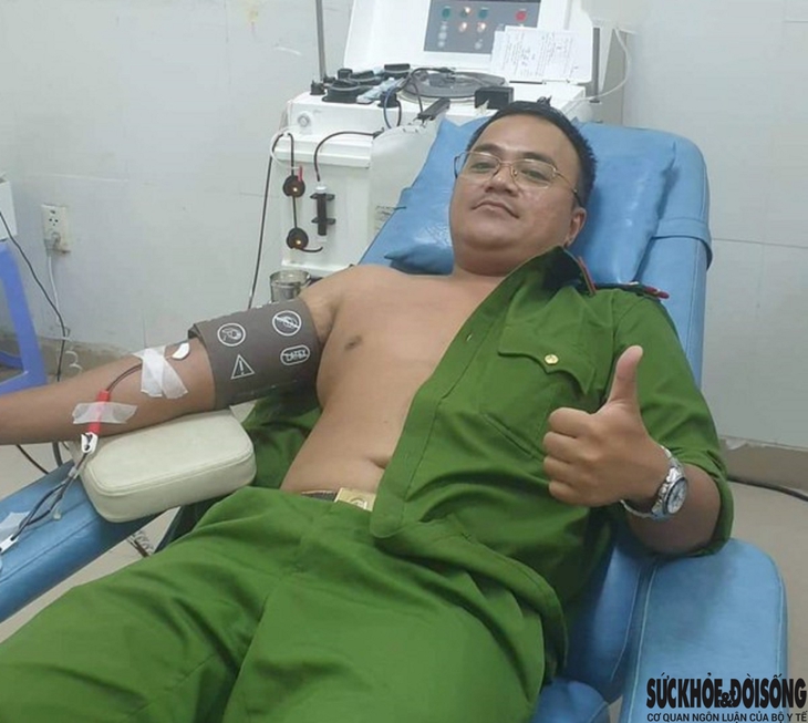 Vượt bão Noru, đi hiến máu cứu bệnh nhân trong đêm - Ảnh 1.