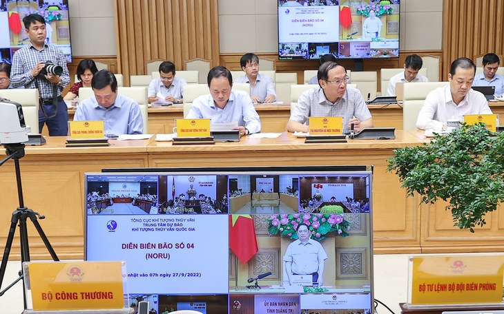 Thủ tướng họp trực tuyến với 8 tỉnh, 1.155 xã, phường, thị trấn ứng phó khẩn cấp với siêu bão Noru