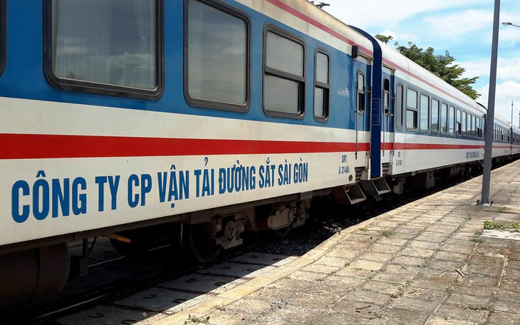 Tạm dừng 5 cảng hàng không, điều chỉnh lịch tàu hỏa để  tránh bão Noru