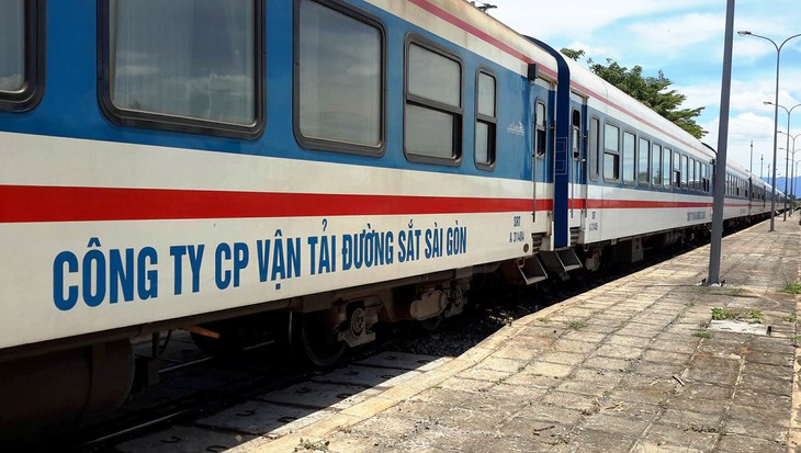Tạm dừng 5 cảng hàng không, điều chỉnh lịch tàu hỏa để  tránh bão Noru - Ảnh 1.