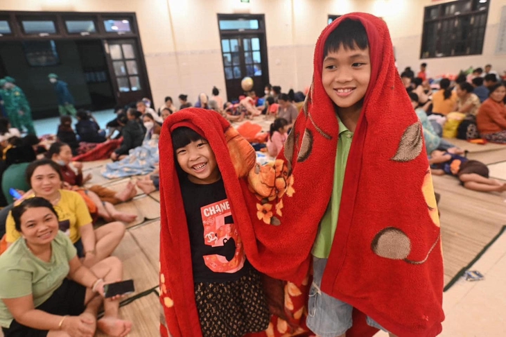 Chống bão Noru bằng tinh thần đoàn kết, tình yêu thương và sự sẻ chia - Ảnh 4.