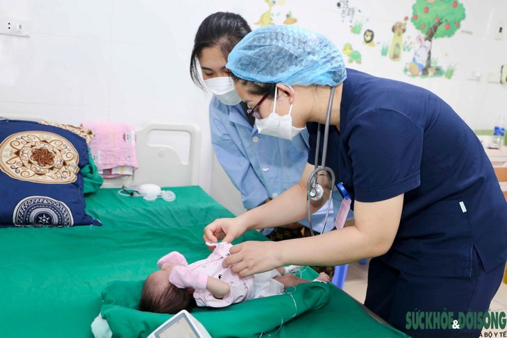 Bước tiến mới trong điều trị tim bẩm sinh ở Bệnh viện Sản nhi Nghệ An - Ảnh 4.