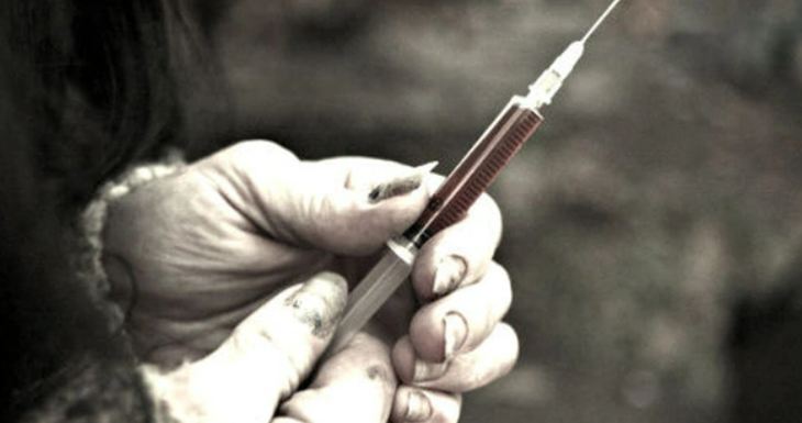 Bơm máu bị nhiễm HIV vào cơ thể vợ cũ vì 'nặng tình' - Ảnh 1.