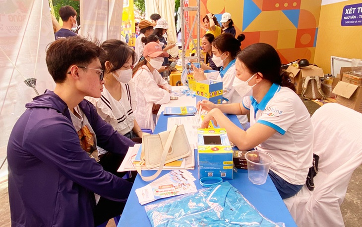 Vì sao các trường đại học năm nay phải tuyển bổ sung số lượng lớn? - Ảnh 2. Vì sao các trường đại học năm nay phải tuyển bổ sung số lượng lớn? - Ảnh 2.