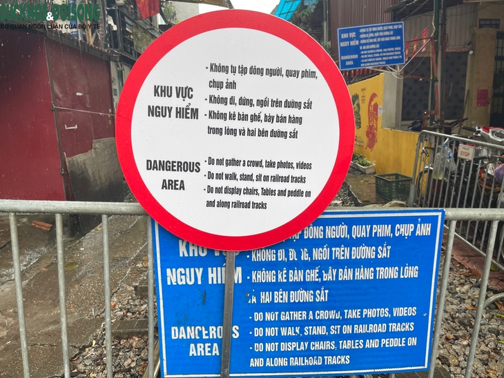 'Phố cà phê đường tàu' sau 2 tuần 'cấm vận' - Ảnh 1.