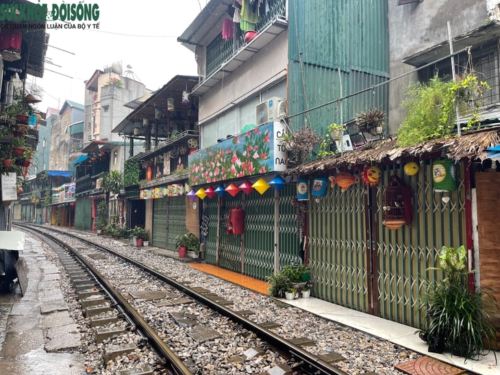 'Phố cà phê đường tàu' sau 2 tuần 'cấm vận' - Ảnh 4.