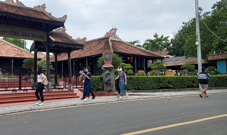 2K+ và đẩy nhanh tiêm vaccine COVID-19 ở xứ Trầm Hương - Ảnh 1.