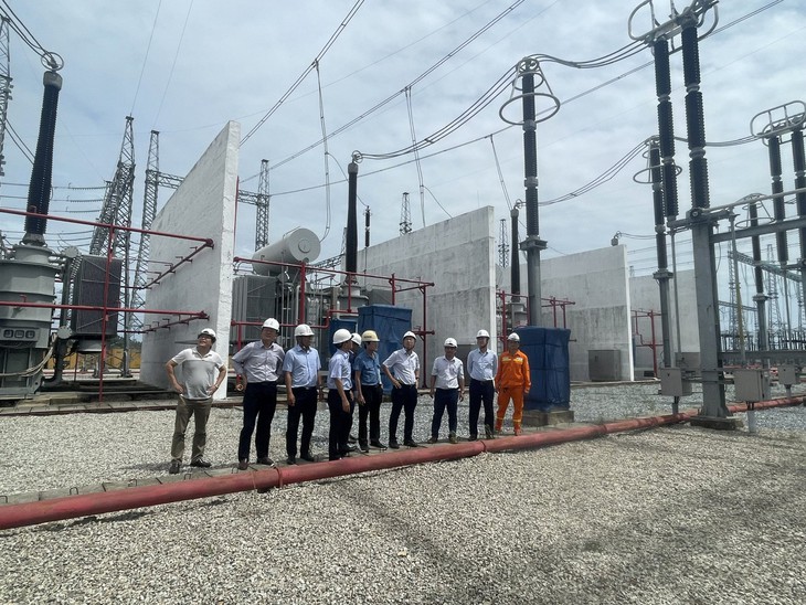 EVNNPT đã hoàn thành công tác khắc phục sự cố lưới điện do bão số 4 gây ra - Ảnh 2. EVNNPT đã hoàn thành công tác khắc phục sự cố lưới điện do bão số 4 gây ra - Ảnh 2.