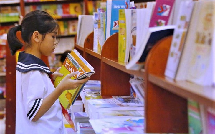Bộ GD&ĐT: Một số bản mẫu sách giáo khoa còn nhiều lỗi chính tả, câu từ, hình ảnh...