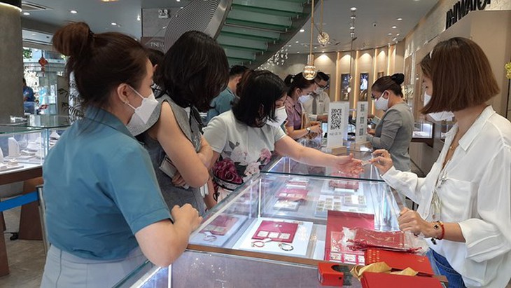 Đảo chiều tăng mạnh, giá vàng SJC lấy lại ngưỡng 65,7 triệu đồng - Ảnh 1. Đảo chiều tăng mạnh, giá vàng SJC lấy lại ngưỡng 65,7 triệu đồng - Ảnh 1.