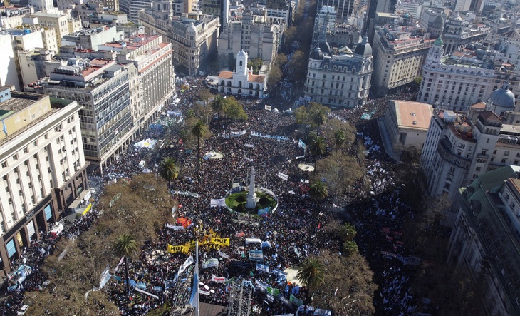 Vụ ám sát hụt phó tổng thống gây rúng động Argentina - Ảnh 1. Vụ ám sát hụt phó tổng thống gây rúng động Argentina - Ảnh 1.