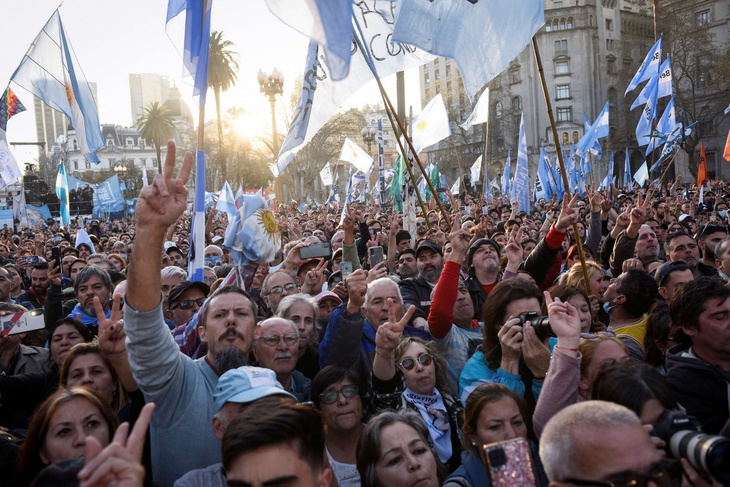Vụ ám sát hụt phó tổng thống gây rúng động Argentina - Ảnh 8. Vụ ám sát hụt phó tổng thống gây rúng động Argentina - Ảnh 8.
