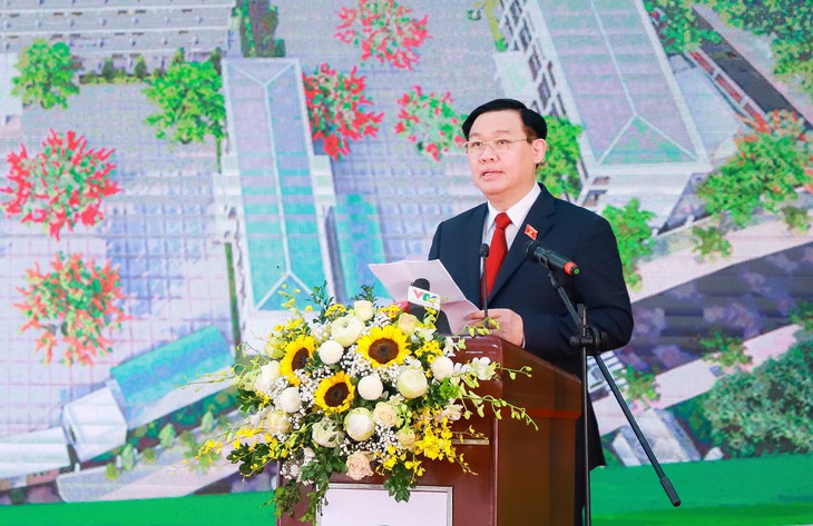 Chủ tịch Quốc hội Vương Đình Huệ dự lễ khai giảng và khánh thành trường học mới huyện vùng cao, biên giới  Nghệ An - Ảnh 5.