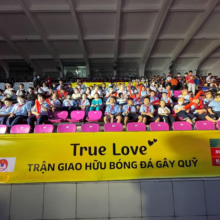 Ngũ Phúc Đường tặng 500 hộp quà đến trẻ em có hoàn cảnh khó khăn tại True Love - Ảnh 2.